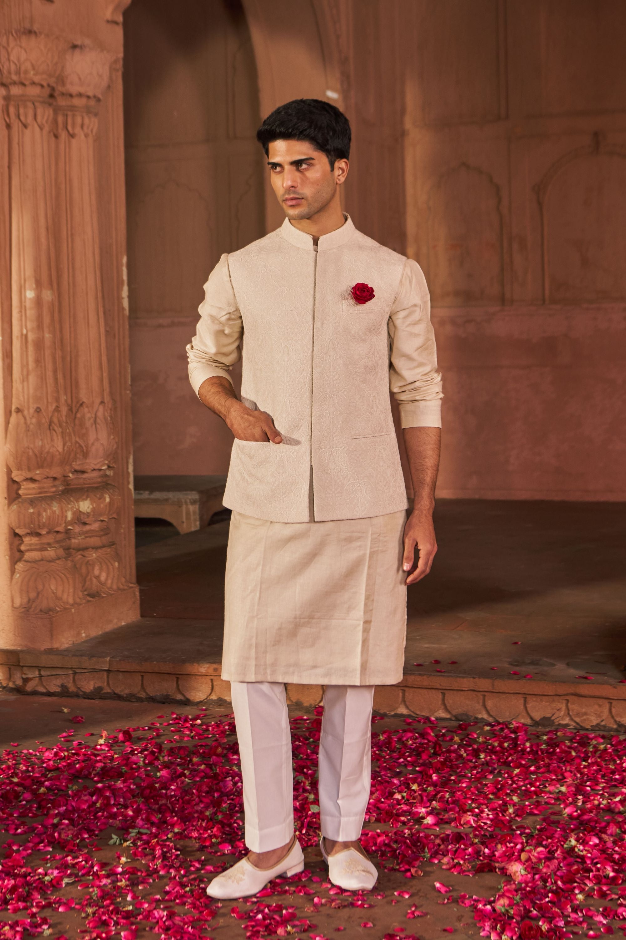 EMBROIDERY KURTA SET WITH BANDI (IVORY)