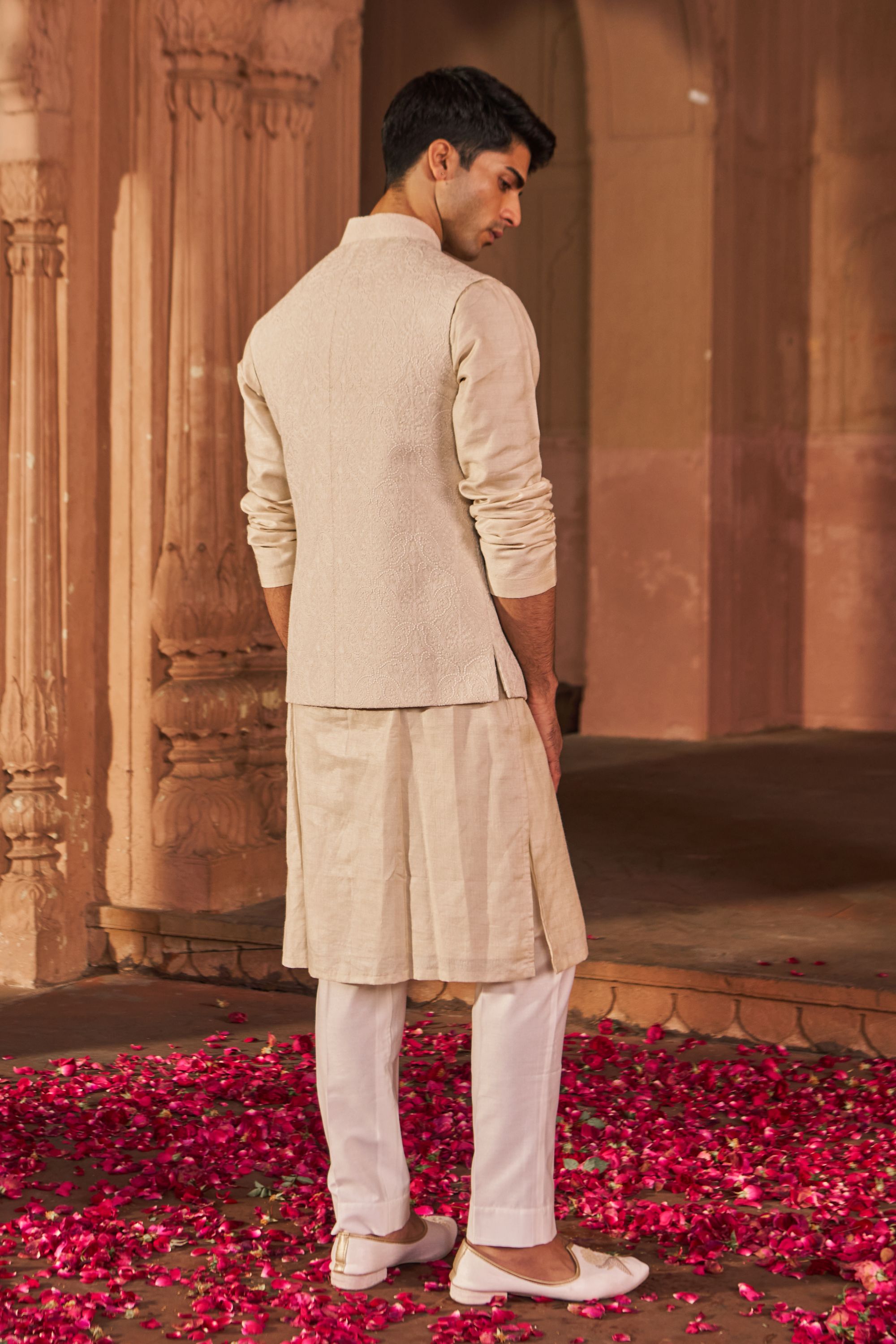 EMBROIDERY KURTA SET WITH BANDI (IVORY)