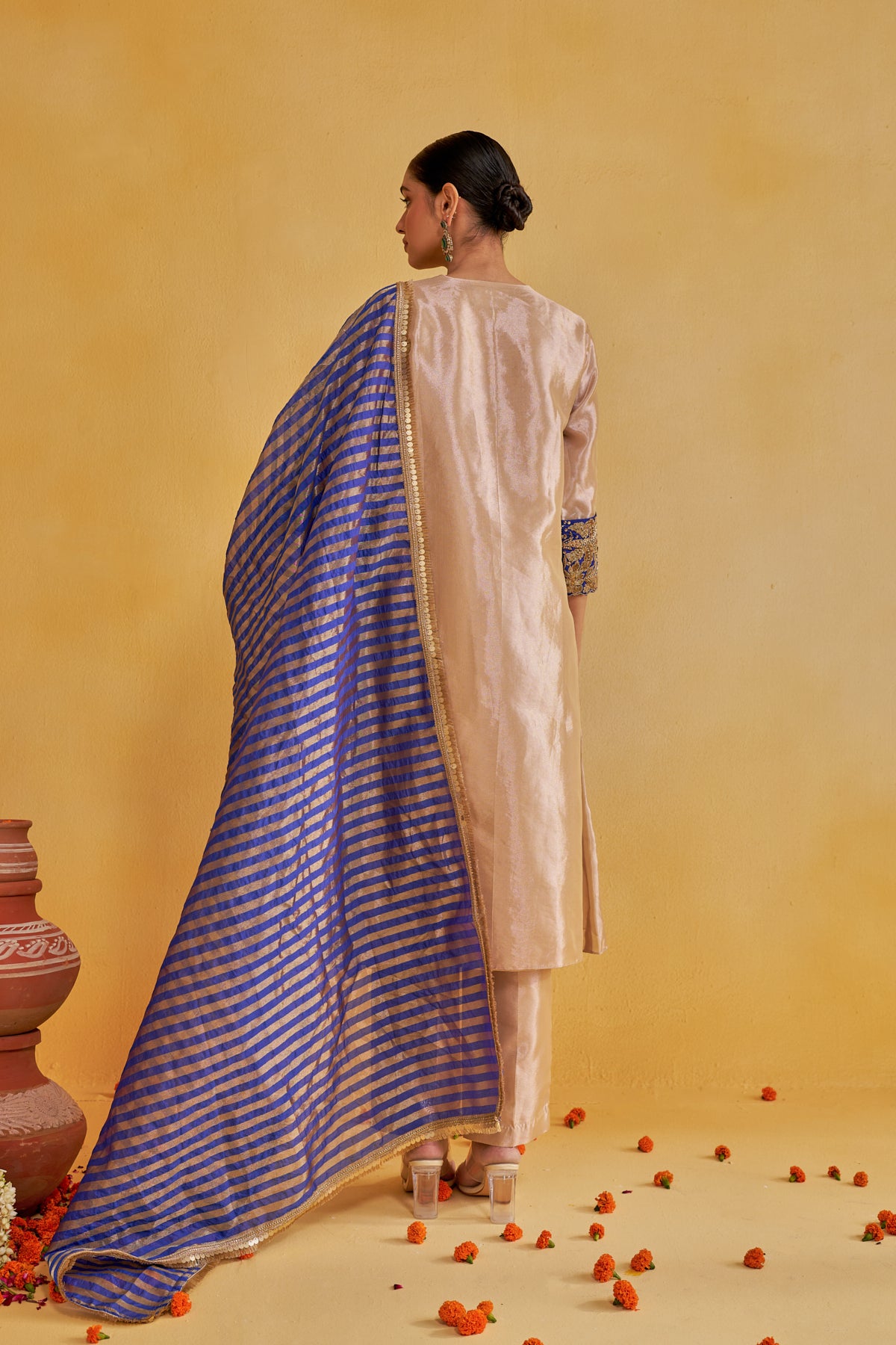 SUNHERI KURTA SET